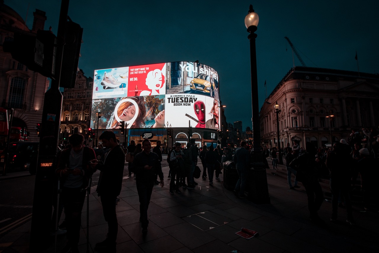 Potykacze reklamowe jako efektywne narzędzie marketingu zewnętrznego